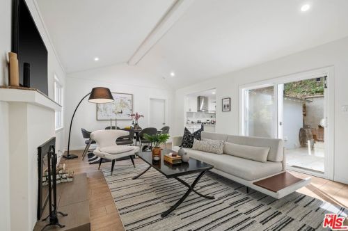 3985 Alta Mesa Dr, North Hollywood CA  91604-4010 exterior