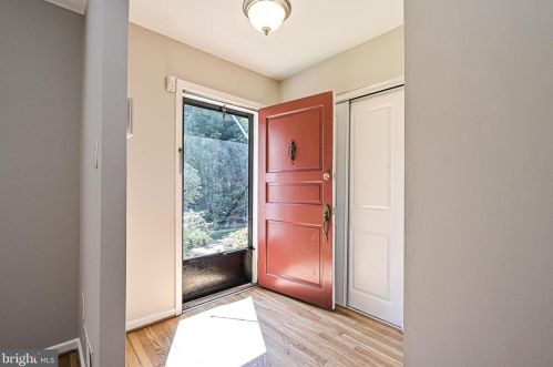 3337 Ardley Ct, Falls Church, VA 22041-2601
