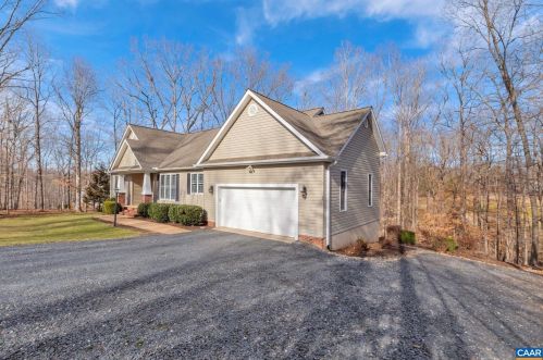 33 Mulligan Dr, Bybee, VA 22963-2558