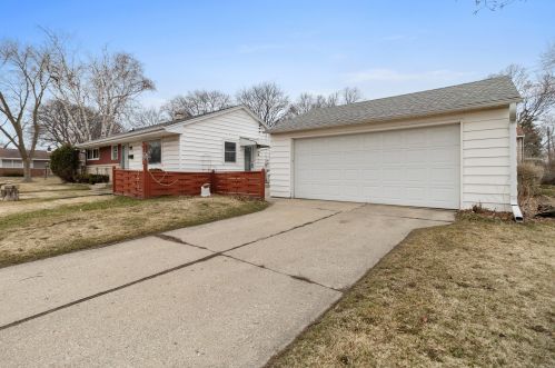 10326 Dakota St, Milwaukee, WI 53227-3524