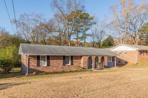 930 Parkstone Dr, Stone Mountain, GA 30083-3518