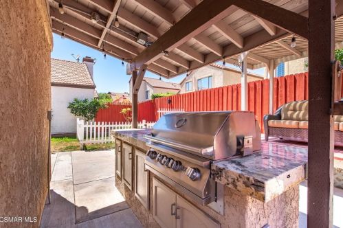 2228 Oak Haven Ave, Simi Valley CA  93063-5020 exterior