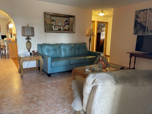 3724 5th Pl, Cape Coral, FL 33914-5379