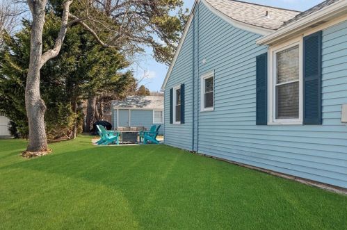 18 Lakeview Dr, South Kingstown RI  02882-1223 exterior