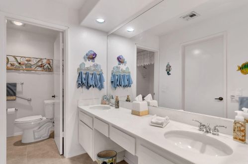 68 Calle Rivero, Rancho Mirage CA  92270-2253 exterior