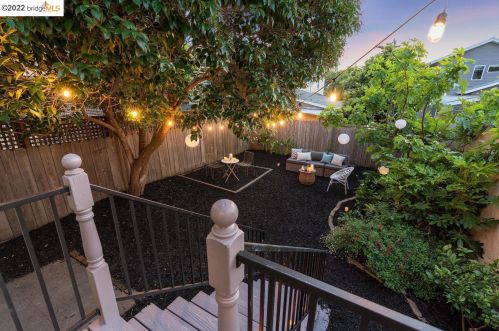 5937 Fremont St, Oakland CA 94608-2217 exterior