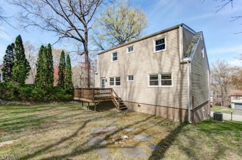 24 Serpentine Rd, Skyline Lakes NJ  07456-2521 exterior