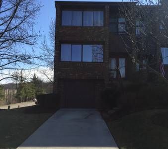 892 Fairways Dr, Oakmont, PA 15139-1053