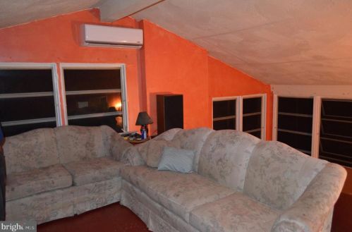 19 Marmic Dr, Southampton PA 18966-1728 exterior