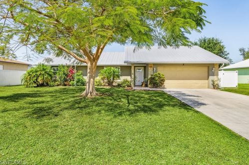 110 5th Pl, Cape Coral, FL 33909-2534