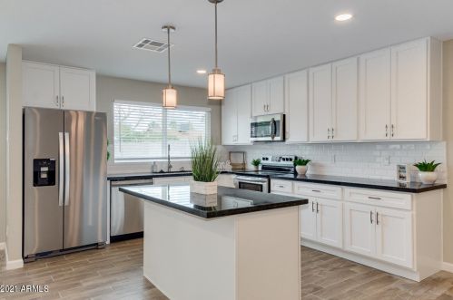 1524 Comstock Dr, Chandler AZ 85224-1855 exterior