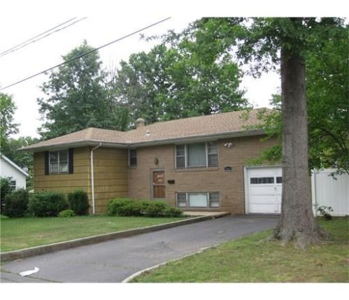 860 Coolidge Ave, Woodbridge, NJ 07095-3232