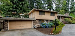 10422 Interlaaken Dr, Lakewood, WA 98498-5640