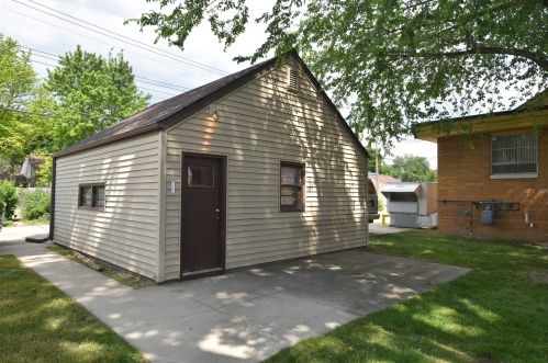 4237 60, Milwaukee WI 53220-3508 exterior