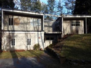 24 Valley Rd, Hanover NH  03755-2233 exterior