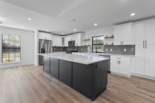 1653 Belltower Dr, Lewisville TX  75067-3202 exterior