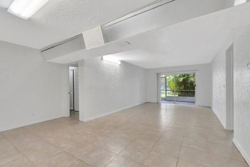 630 13th St, Boca Raton, FL 33486-2477