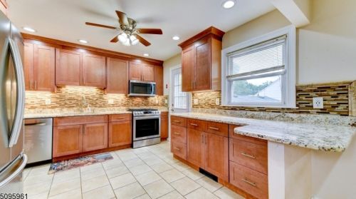 31 Midvale Ave, Lake Hiawatha NJ  07034-1008 exterior