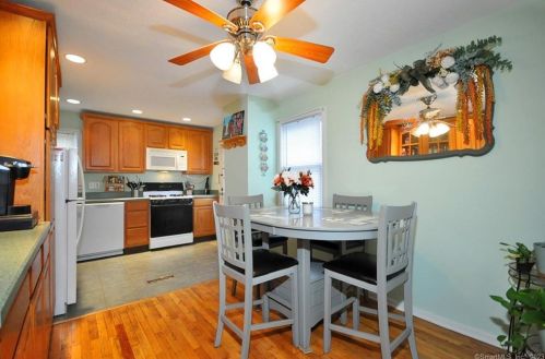 16 Oval Ln, Manchester CT  06040-4712 exterior