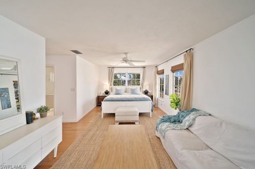 220 Palm Lk Dr, Sanibel FL 33957-5601 exterior