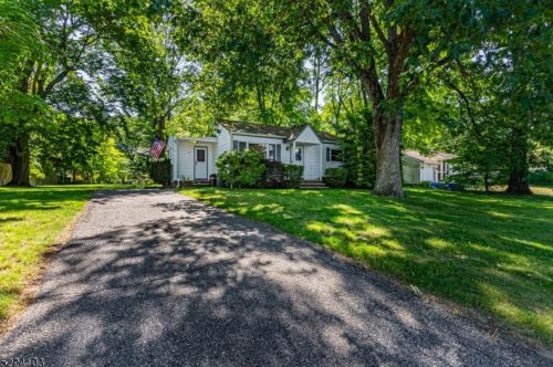 13 Hiawatha Pass, West Milford Lakes, NJ 07480-3624