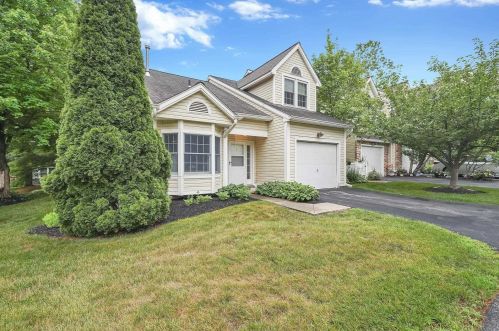 1 Chadwick Ct, Fishkill, NY 12524-1529