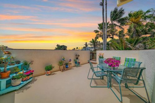 4438 Pescadero Ave, San Diego CA 92107-3629 exterior