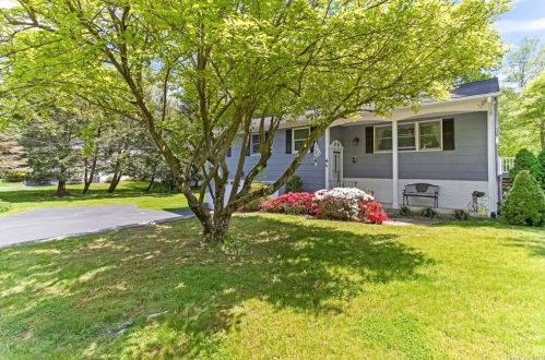 6 Locust Rd, Crotonville, NY 10562-2507