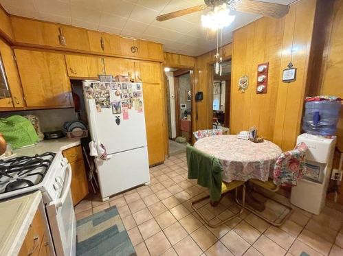 504 Cherry St, New Castle, PA 16102-1910