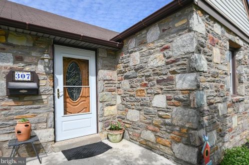 307 8th St, Lansdale, PA 19446-1803
