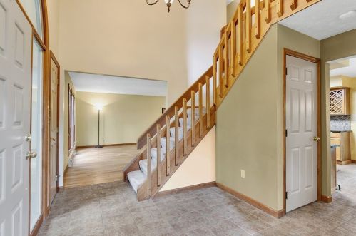 571 Taylor Dr, Canonsburg, PA 15317-2829