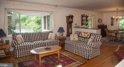 61 Lakeview Dr, Pilesgrove NJ 08098-2081 exterior