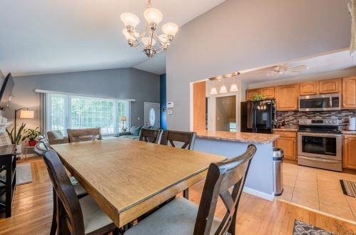 4 Riverview Rd, Uncasville CT  06382-1914 exterior