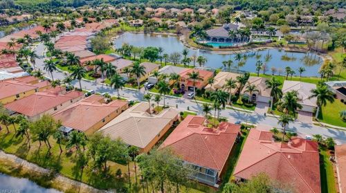14322 Manchester Dr, Naples FL  34114-8626 exterior