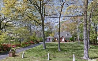 34 Brook Run Dr, Gordon Heights, NY 11763-3531