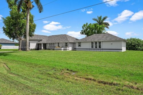 2844 4th St, Cape Coral, FL 33993-7033