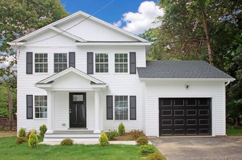 55 Lycett St, Bridgeport, CT 06606-1233