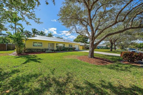 2430 Hope Ln, West Palm Beach, FL 33410-1214
