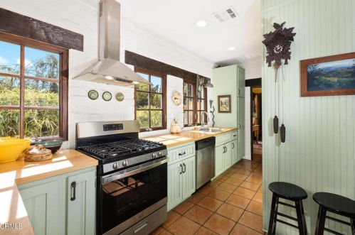 2919 Lake Ave, Altadena CA  91001-1621 exterior