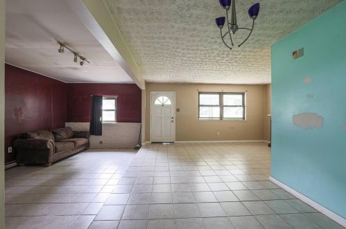 5685 Tall Oaks Dr, Milford OH  45150-2523 exterior