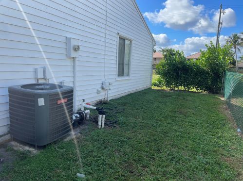 5372 Courtney Cir, Boynton Beach FL  33472-1280 exterior