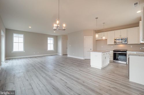 706 Hornblende Ave, Kennett Sq PA  19348-3614 exterior