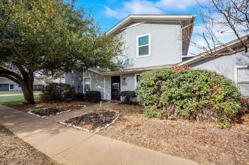 602 Timberline Dr, Hurst TX  76053-4735 exterior