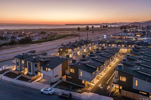 2434 Main St, Morro Bay, CA 93442-1552