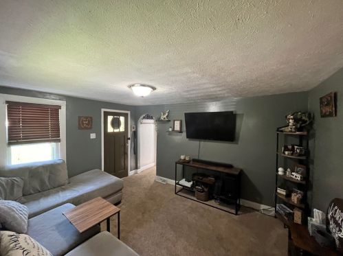 3061 Woodland Rd, Ambridge, PA 15003-1349