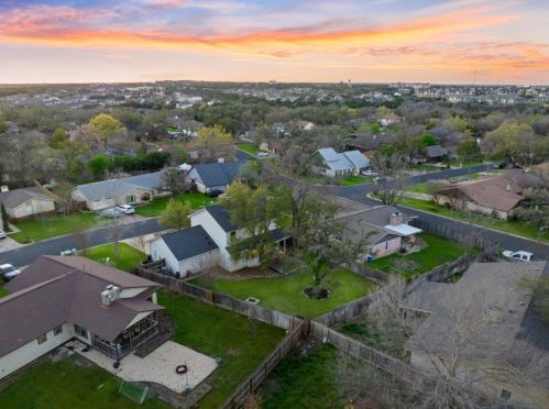 302 Deepwood Dr, Georgetown TX 78628-8305 exterior