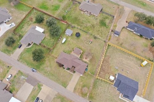 5801 Suncrest Dr, Athens, TX 75752-6931