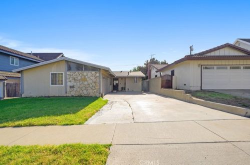 19327 Broadacres Ave, Long Beach, CA 90746-2707