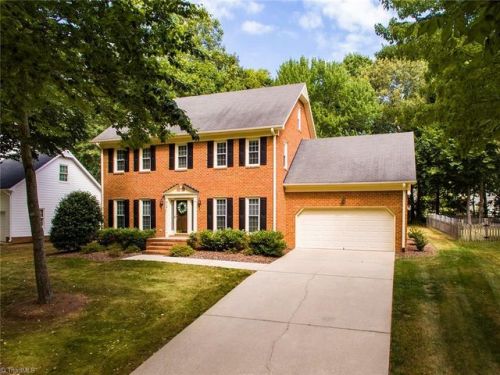 2502 Regents Park Ln, Greensboro, NC 27455-2235