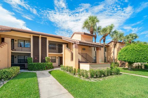6442 Aspen Glen Cir, Boynton Beach FL  33437-1820 exterior